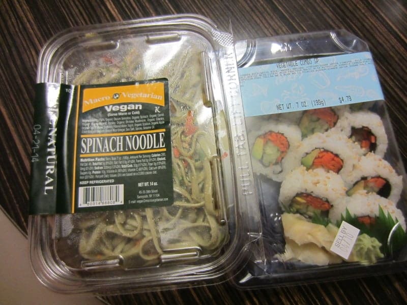 Spinach Noodles von Macro Vegetarian und veganes Sushi