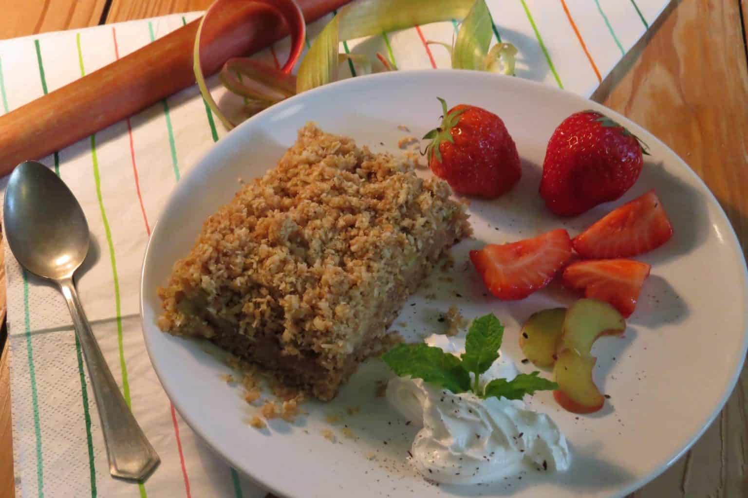 Veganer Rhabarber-Kokos Blechkuchen | Vegan Heaven Veganer Rhabarber-Kokos Blechkuchen | Vegan Heaven