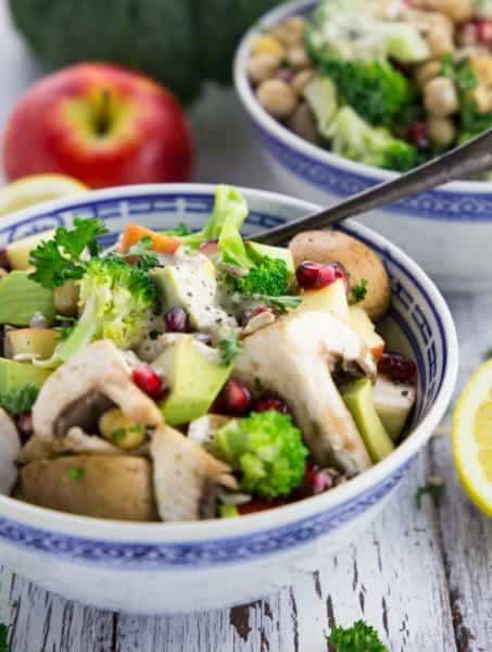 Brokkoli Salat mit Tahini Dressing | Vegan Heaven
