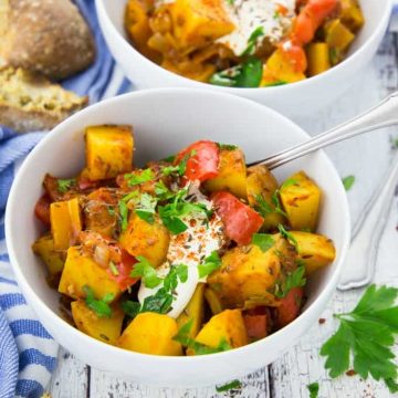 Veganes Gulasch mit Kartoffeln und Paprika
