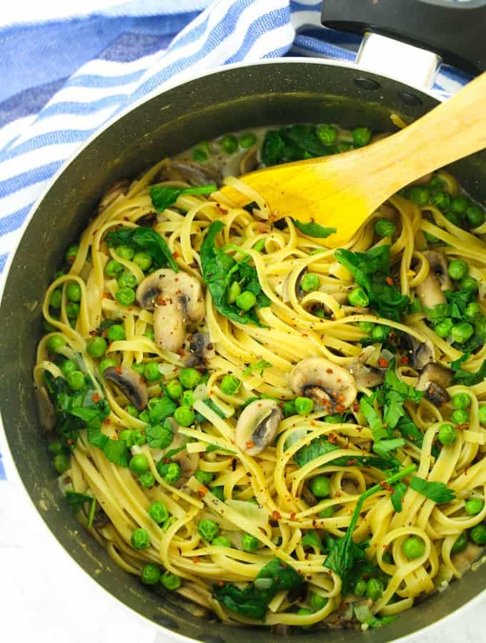One Pot Pasta mit Spinat und Champignons | Vegan Heaven