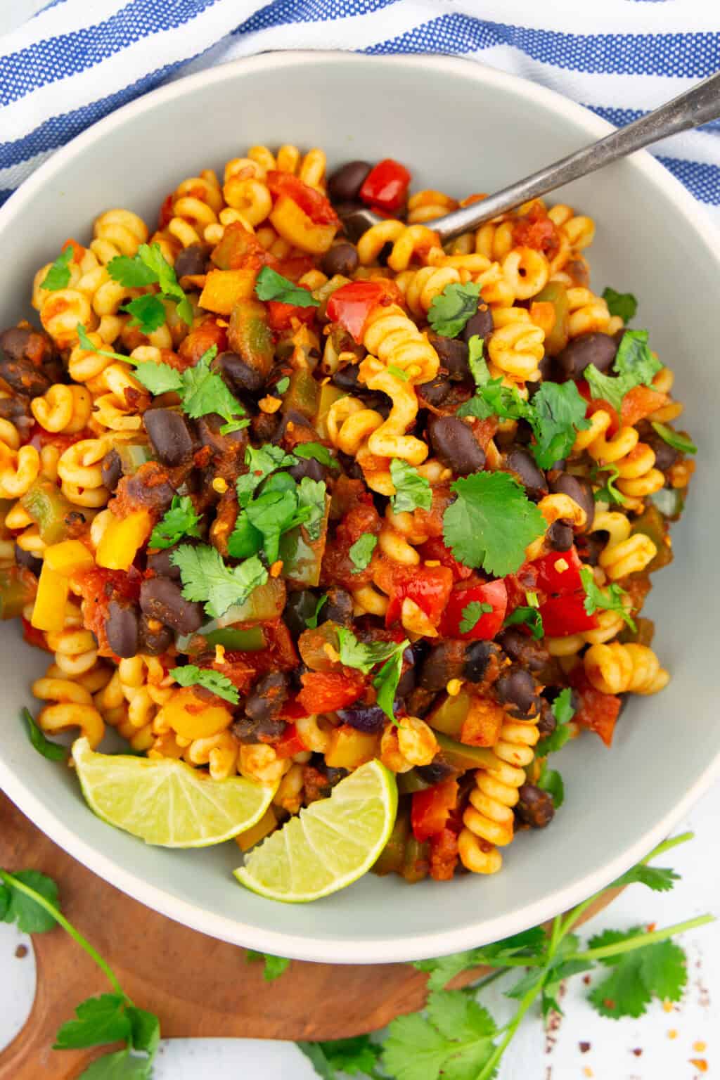 Nudeln mit Paprika und schwarzen Bohnen | Vegan Heaven Nudeln mit Paprika und schwarzen Bohnen | Vegan Heaven