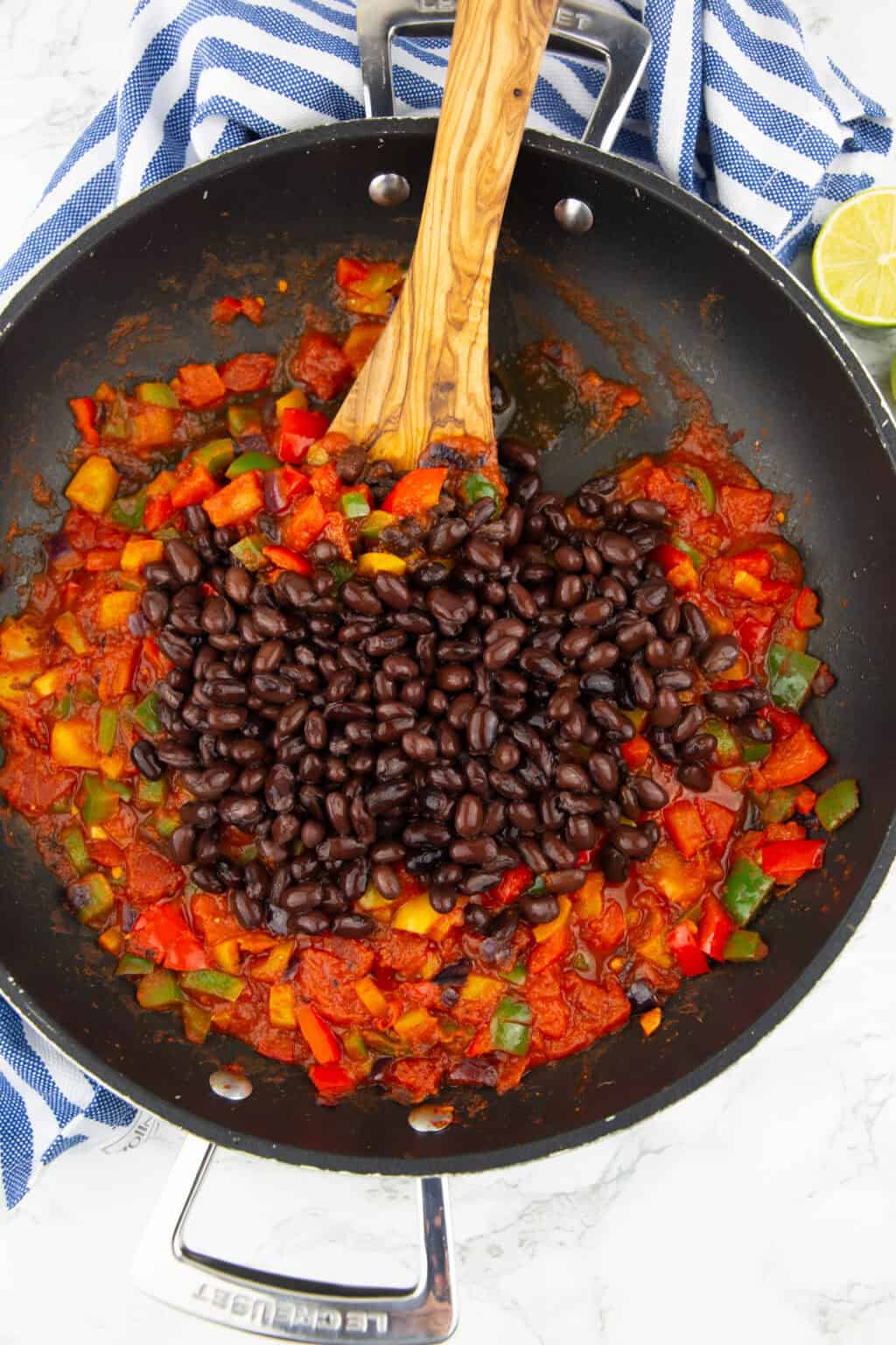 Nudeln mit Paprika und schwarzen Bohnen | Vegan Heaven Nudeln mit Paprika und schwarzen Bohnen | Vegan Heaven