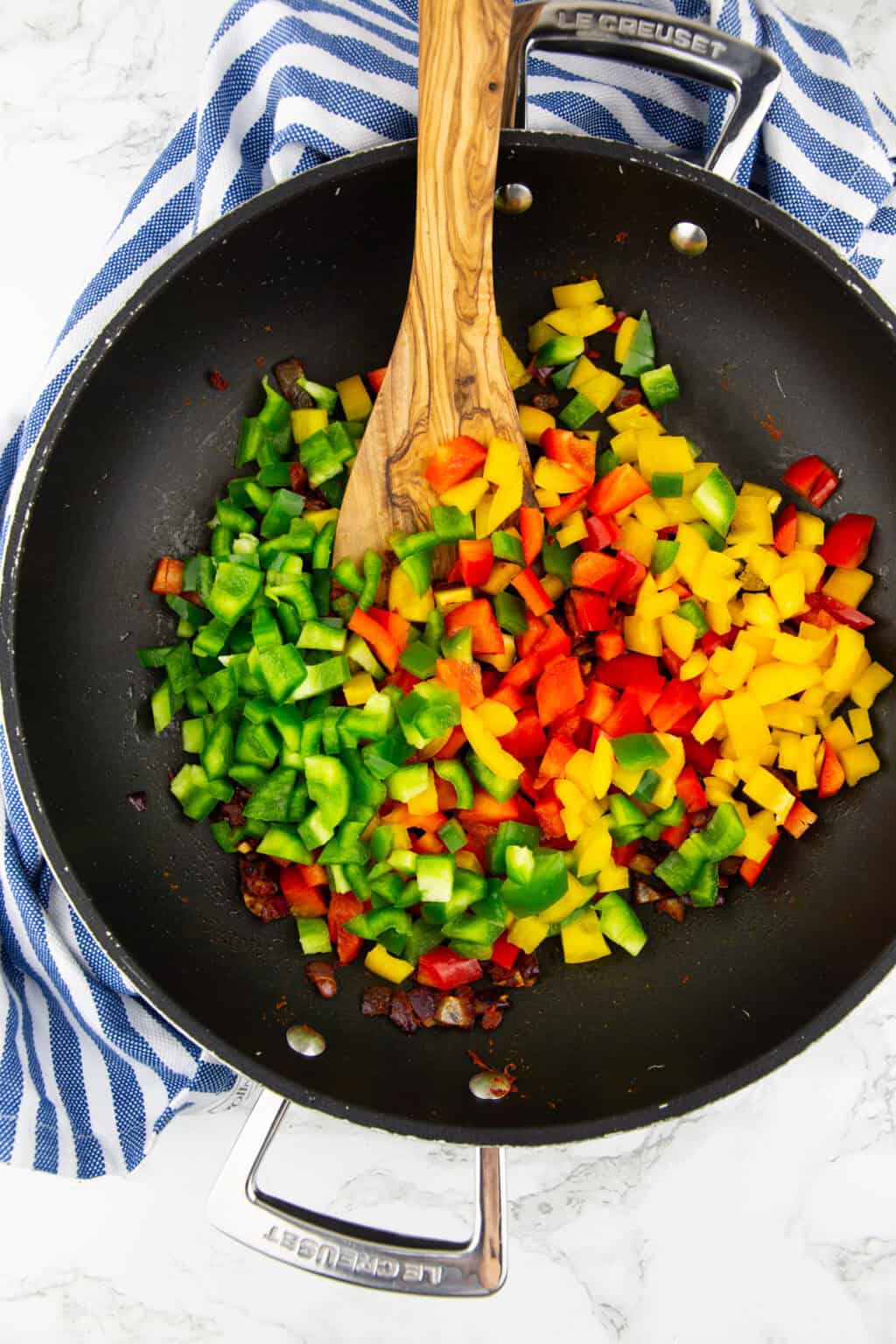 Nudeln mit Paprika und schwarzen Bohnen | Vegan Heaven Nudeln mit Paprika und schwarzen Bohnen | Vegan Heaven