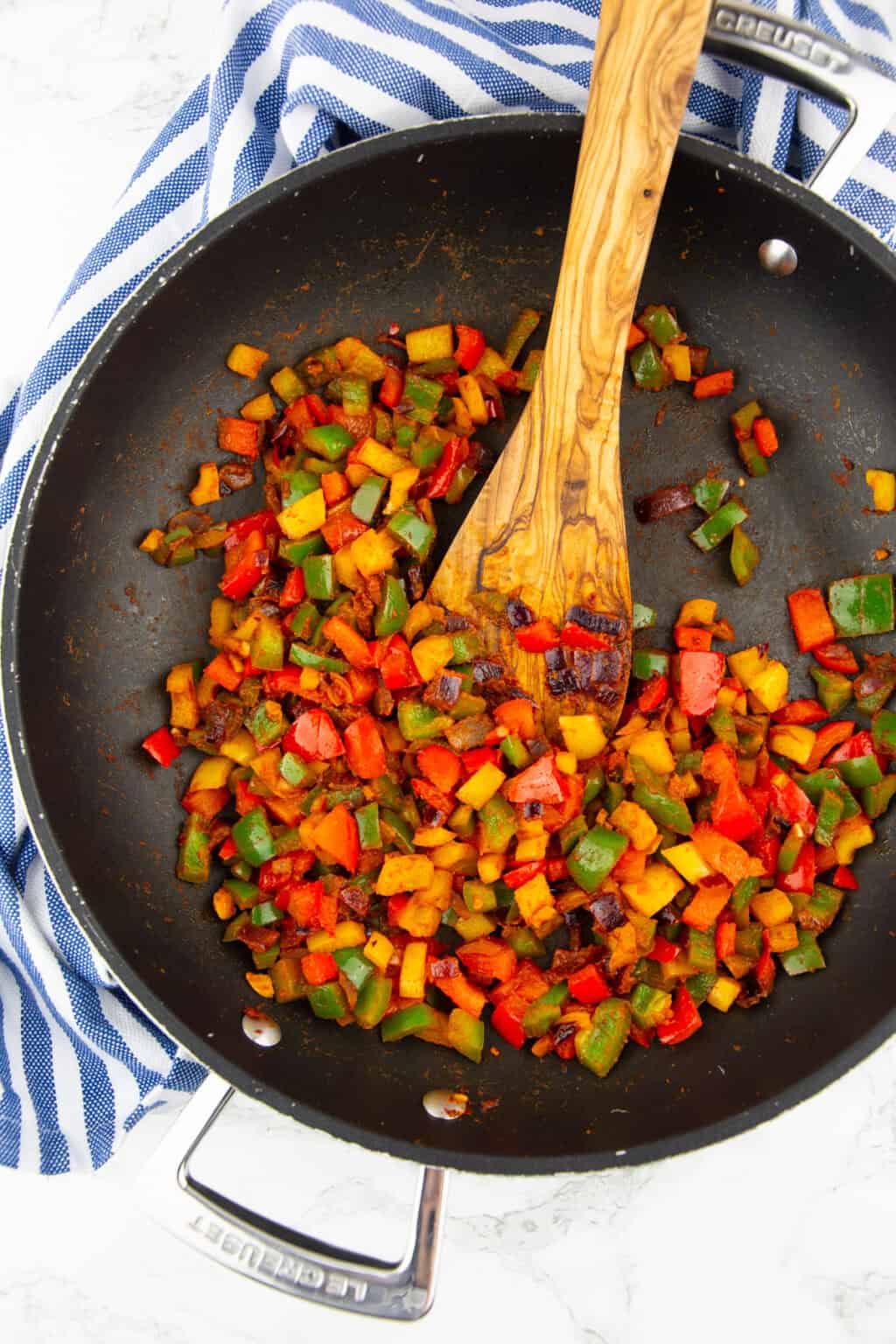 Nudeln mit Paprika und schwarzen Bohnen | Vegan Heaven Nudeln mit Paprika und schwarzen Bohnen | Vegan Heaven